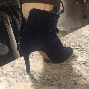 Kenneth Kole blue suede ankle boot